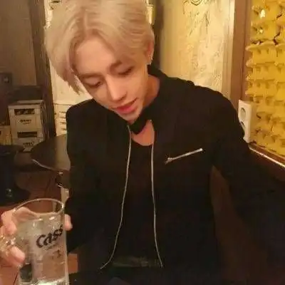 成熟气质男头像
