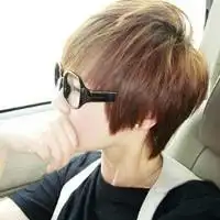 求一个男生侧脸头像
