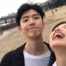 情侣头像万一努力的尽头,是你呢
