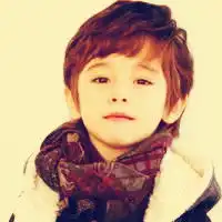 谁可以把这张男生的图片和女生的图片颜色弄一样的.谢谢
