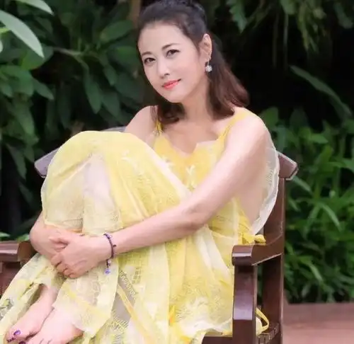 周海媚去世三个多月,她北京豪宅菜园近况一片杂草丛生好凄凉
