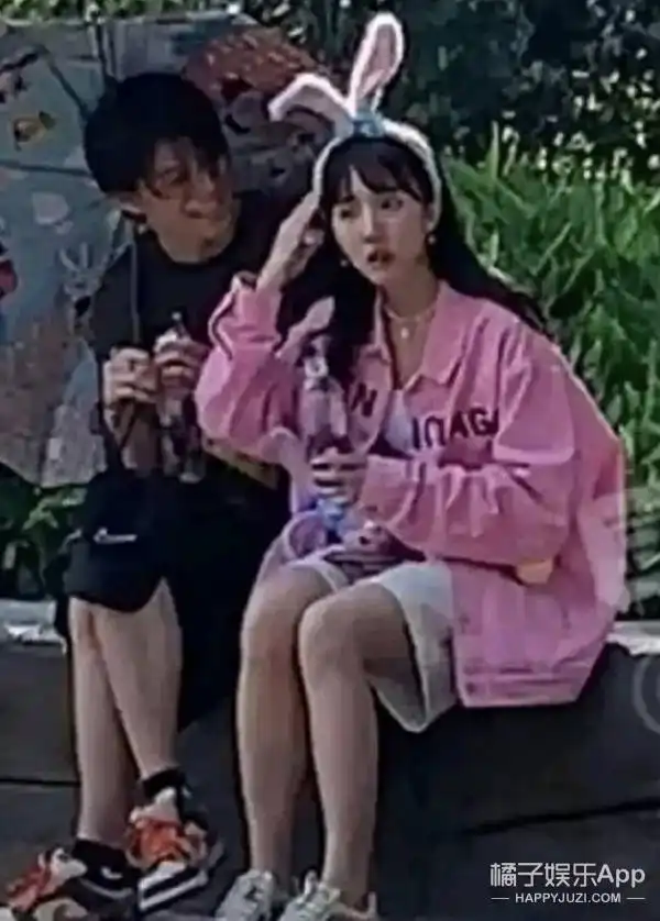 95后小花全员恋爱脑周也赖冠霖被爆甜蜜约会,粉丝让其长点心吧
