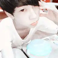 谁知道这个人叫什么网络红人
