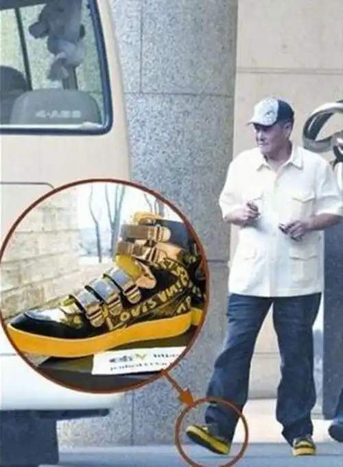 虽然所有男神老了都难逃和他撞脸,可论潮,他就是鼻祖王者
