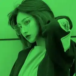 每个女孩都是银河遗落在世间的星星爆火的绿色背景潮流女生qq头像
