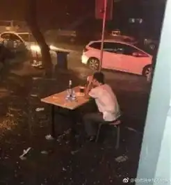 男同学的胸部被蜜蜂蛰了,大过a罩杯
