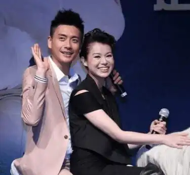 40岁胡杏儿过往情史遭遇黄宗泽的背叛,只有他才是真爱
