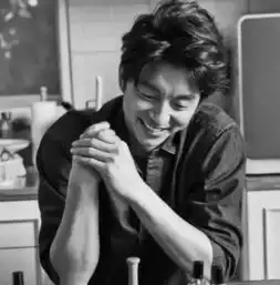 假如有两个男生,一个年轻浪漫,一个成熟稳重,那么

