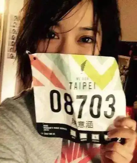 快奔四的女星活的依旧像20岁,嫁给第48任男友,被吐槽长得丑
