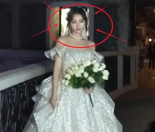 许佳琪婚纱造型被热议,手捧鲜花宛如城堡公主,看到生图后真香了
