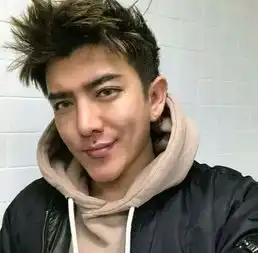 网红照片不可信是真的吗这些网红一开直播全毁
