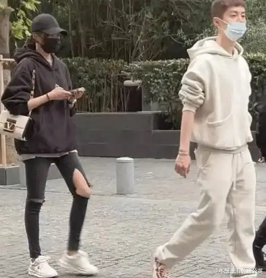 关晓彤谈恋爱没耽误事业,官宣成为冬奥特邀讲解员,证件照超清纯
