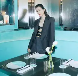 周雨彤25岁就敢这么穿,西装里面只搭3个蝴蝶结,太撩人了