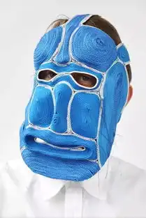 这个男人制作的面具丑到爆,但每个都好想要
