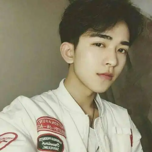 相亲遇到个爸宝男,约喝咖啡也要问爸爸
