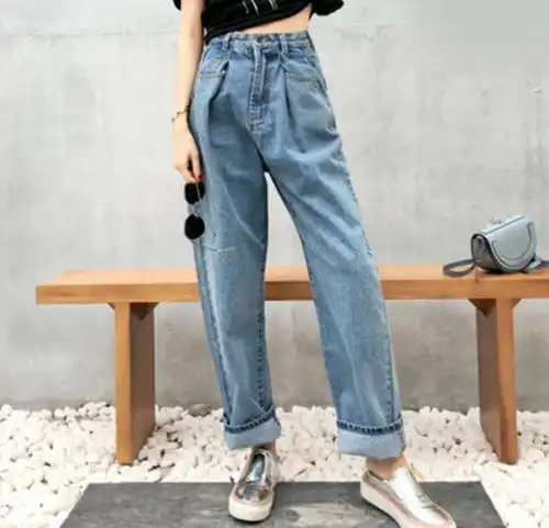 跟着穿时髦又有范儿的三套look,mom裤宽松遮肉上衣,减龄背带裤,性感bf衬衫紧身牛仔裤
