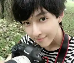18岁男子凭美貌走红网络纯天然的美少男12
