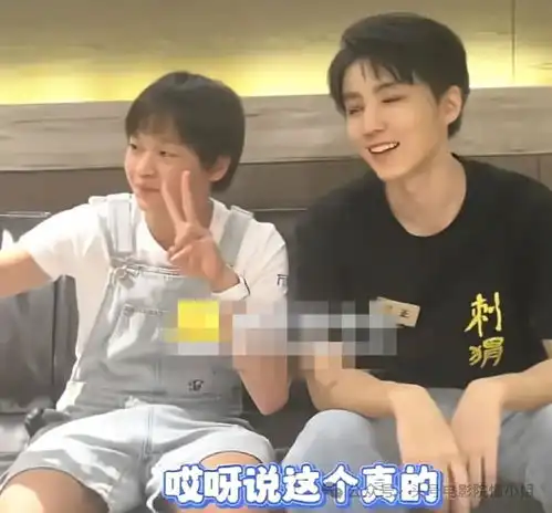 全红婵和王俊凯自拍,拍完一句赏你了,把男明星整尴尬了
