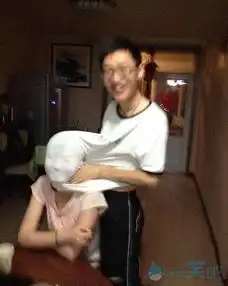 竟然对妹子下如此狠手
