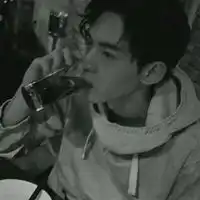 qq男生头像颓废堕落
