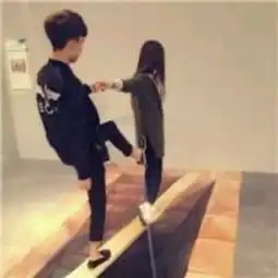 帮忙找一下这张情侣头像的另外一张谢谢
