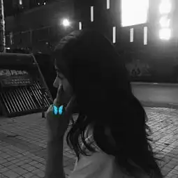 女生被爱情伤害了之后的伤感颓废绝望的qq头像
