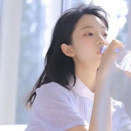 夏日女头不知东西只心悦你
