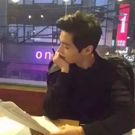 七夕快到了,和她出去约会梳什么发型好
