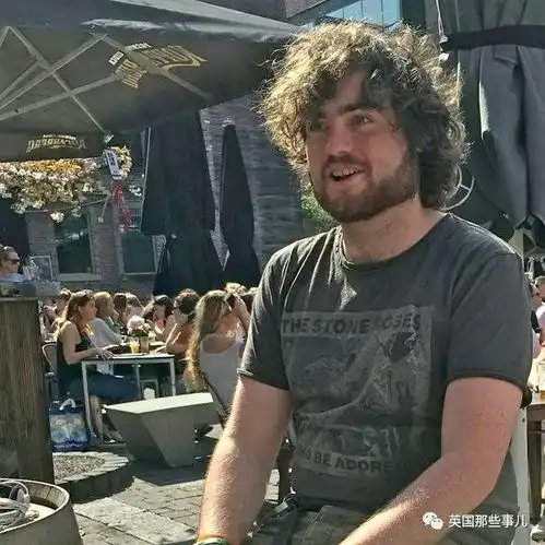 妹子第一次去男朋友家就把马桶拉堵了,她的处理方法已冲出天际哈哈哈缘粪啊
