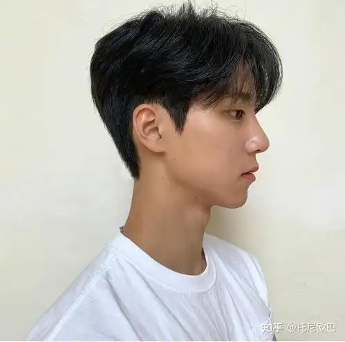 男生怎么根据脸型判断适合的发型
