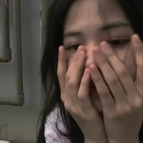 女生头像云边有个小卖部
