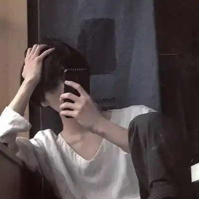 微信帅哥头像图片大全成熟生活很难经历才知道最后的滋味
