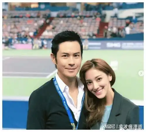 他曾与8位女星传恋情,娶小22岁港姐冠军,如今51岁婚姻很幸福
