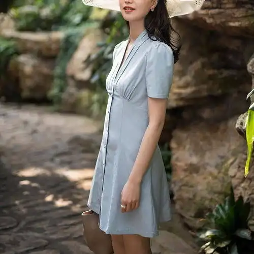 商场的品质,白菜的价格花小钱买到有档次的法式连衣裙
