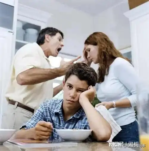 男孩理发138元,妈妈嫌贵转身大喊杀人了,网友这次我站商家
