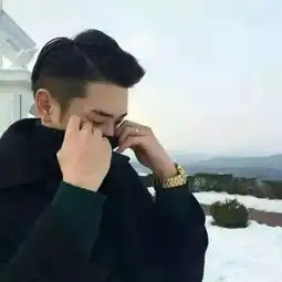 头可断,血可流,发型不可乱男生们,你们平时弄什么发型呢
