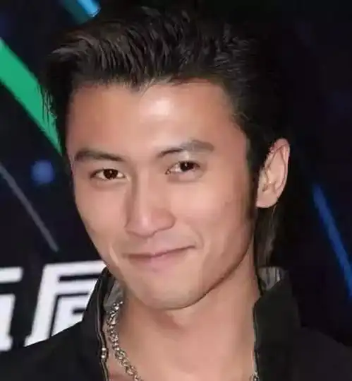 男星卸妆后的样子邓伦皮肤白皙,鹿晗完全没差,而他几乎不化妆
