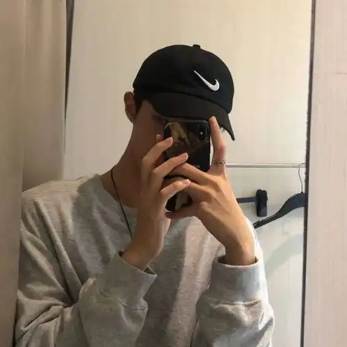 心动帅气男生头像
