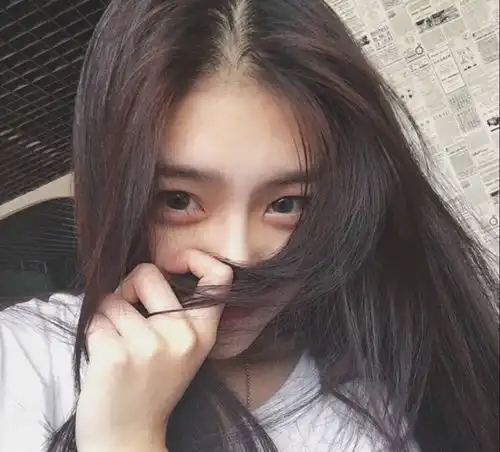 qq聊天,男生莫名其妙回复这4句话,原来是爱慕你已久
