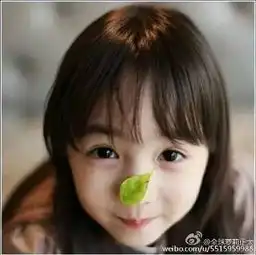 当年微信表情包里的网红小萝莉,长大后变这样
