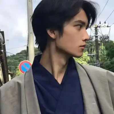 干净男生头像丨他会找到他的月光男生头像我要个性网
