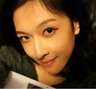 18岁男子凭美貌走红网络清纯外表秒杀女屌丝
