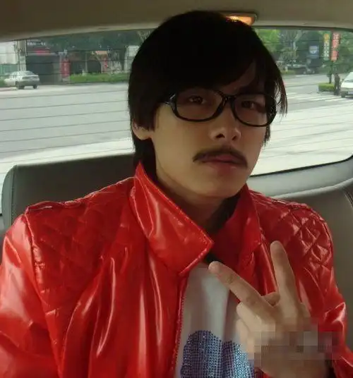 小鲜肉留胡子,李易峰撞脸雪村,杨洋一身正气
