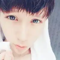 谁能帮我找一个和下面这张图片差不多的男生头像
