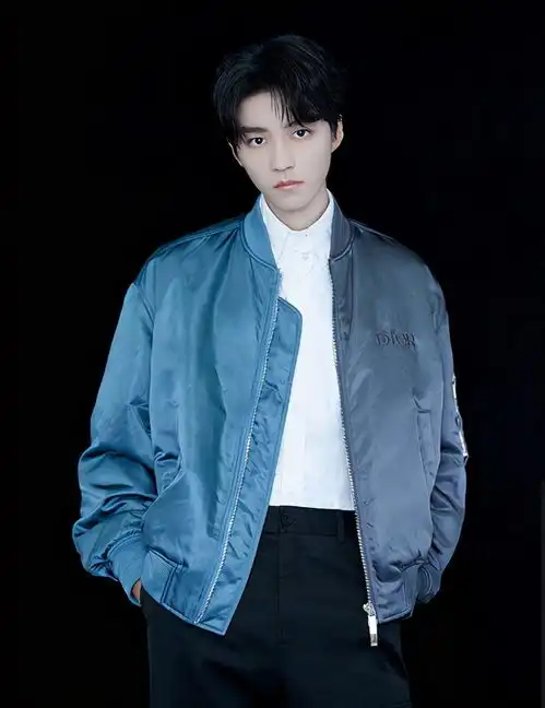 年度最受欢迎男歌手,华晨宇第六,蔡徐坤第九,王俊凯一骑绝尘
