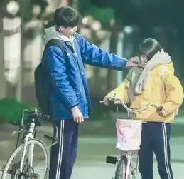 住在青春里的那个人
