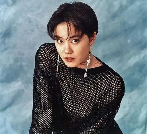 何炅问王菲你这辈子最爱的男人是谁她的回答让人出乎意料
