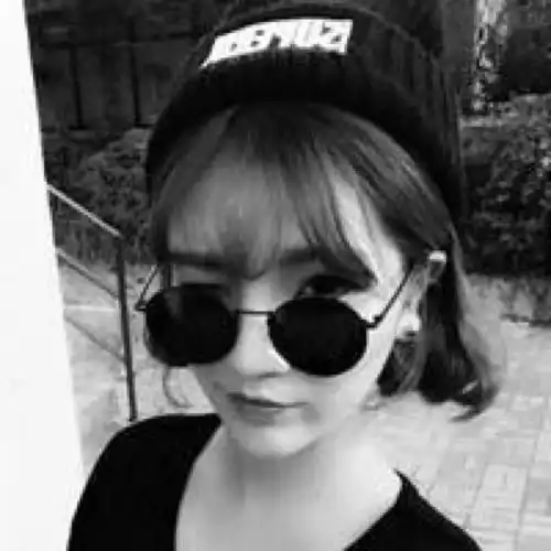 求戴墨镜超酷女生头像

