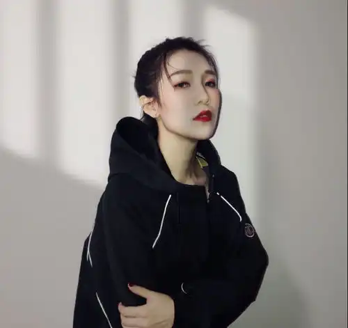 2020cj最美霸屏主持人,明星同台毫不逊色,引爆宅男怒吼
