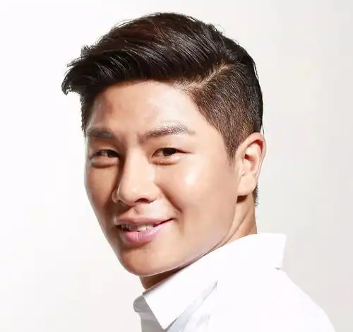 style适合男性脸型的造型
